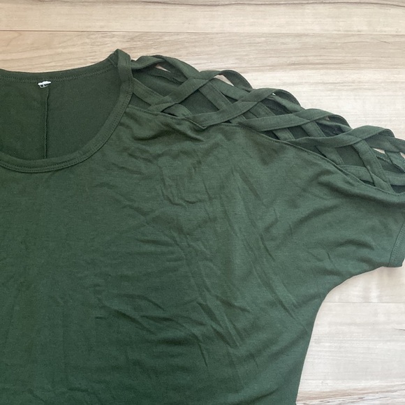 NWOT Adorable Womens XL Cut Out Sleeves Hunter Green Top. - Picture 10 of 11